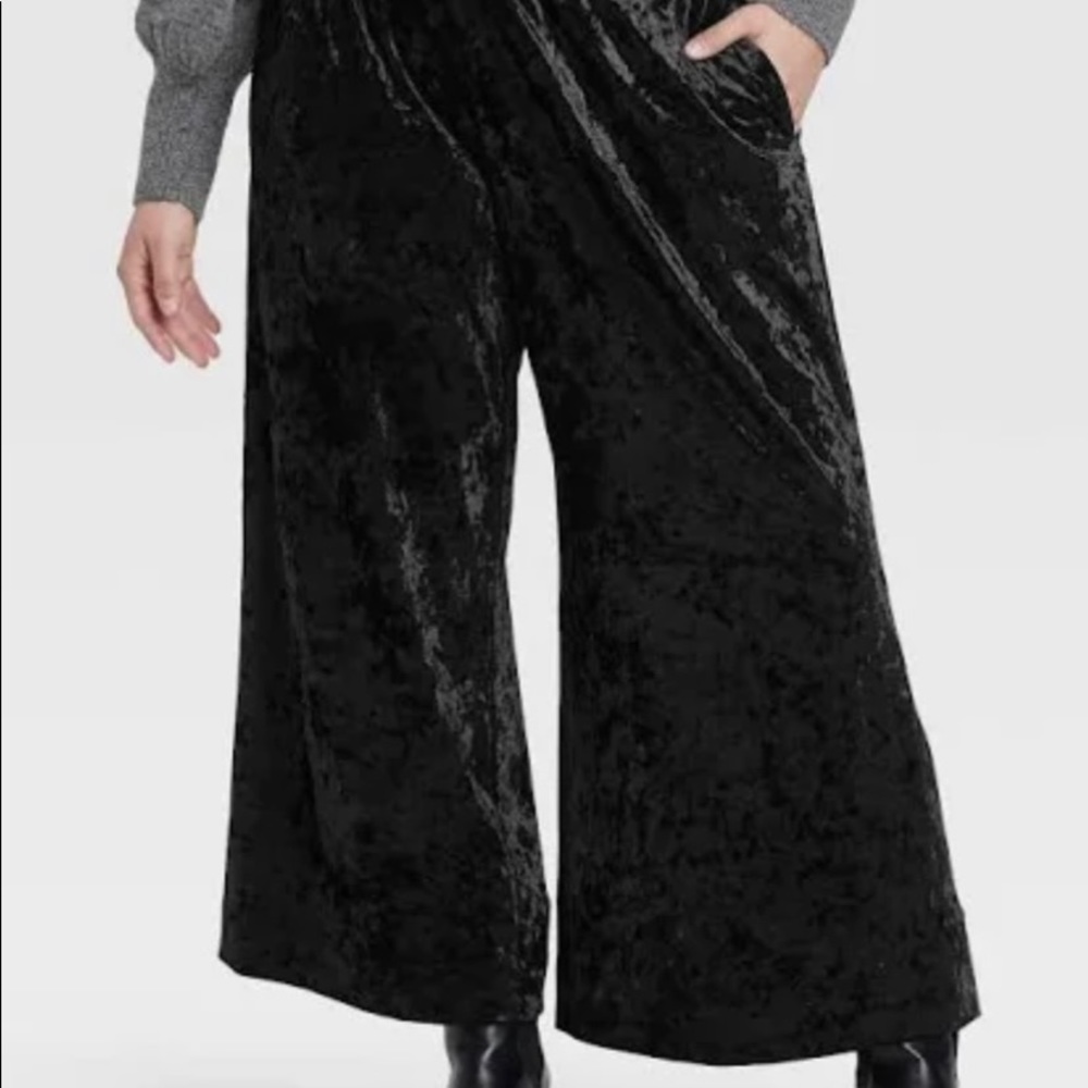 A new day velvet midrise ankle pants. Size XXL.